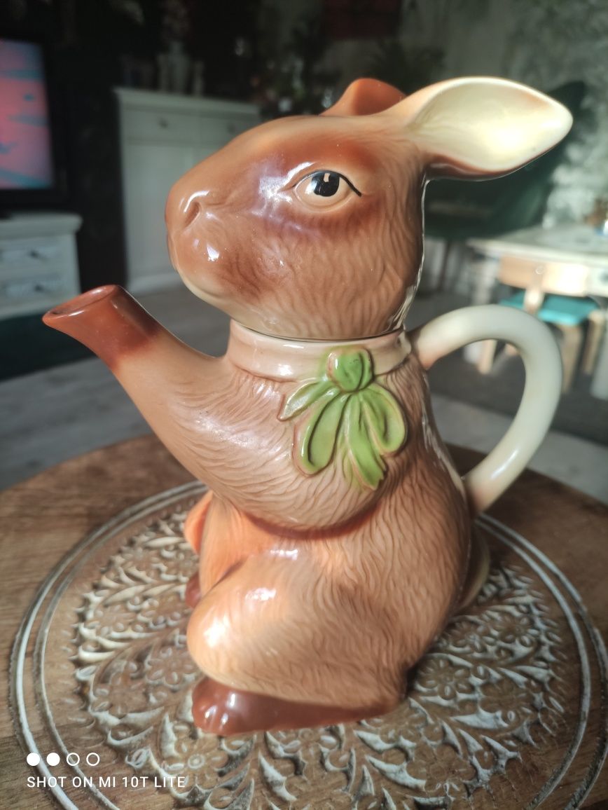 Czajniczek  królik porcelanowy