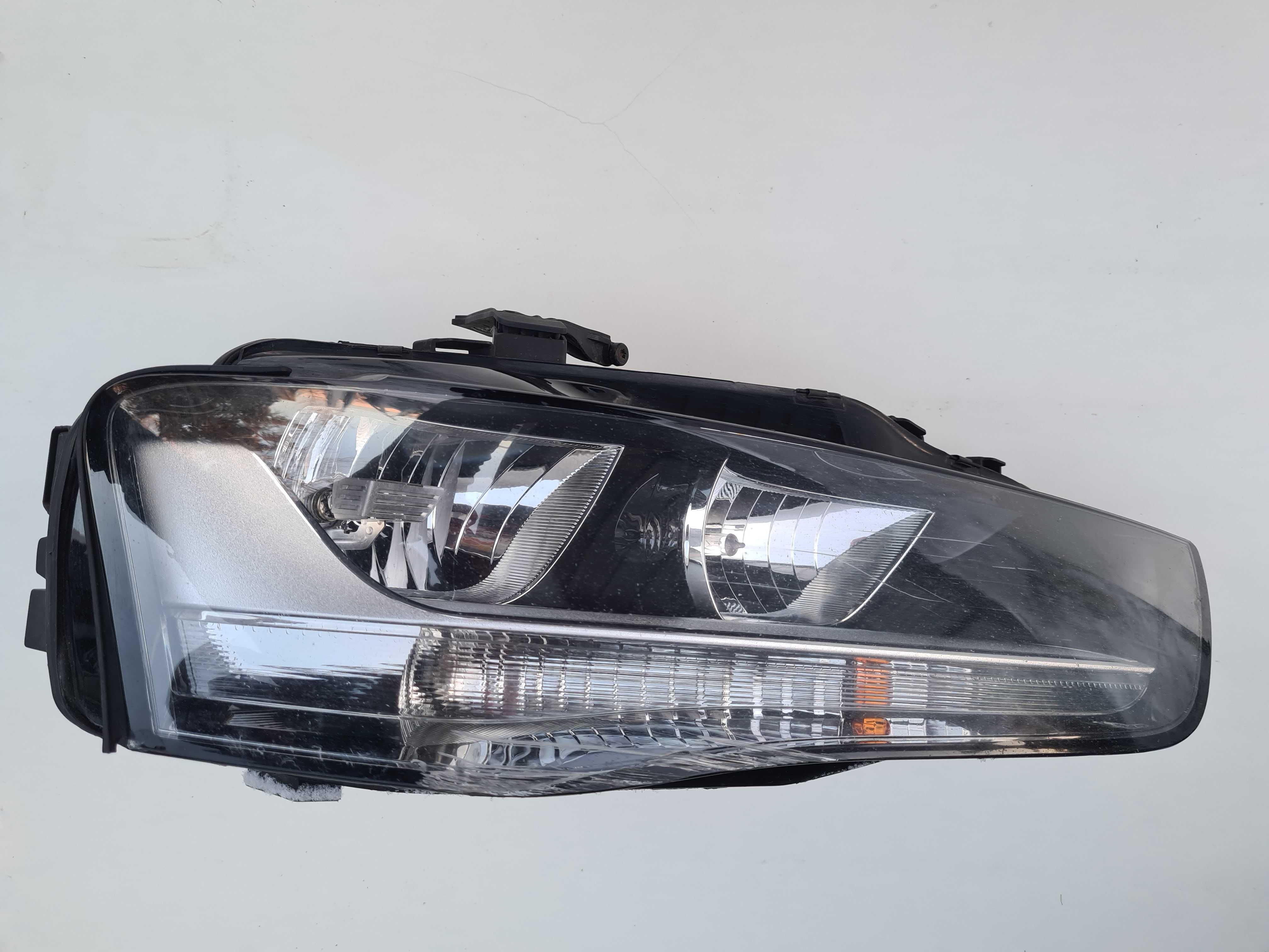 Audi A4 B8 lift lampa przód prawa