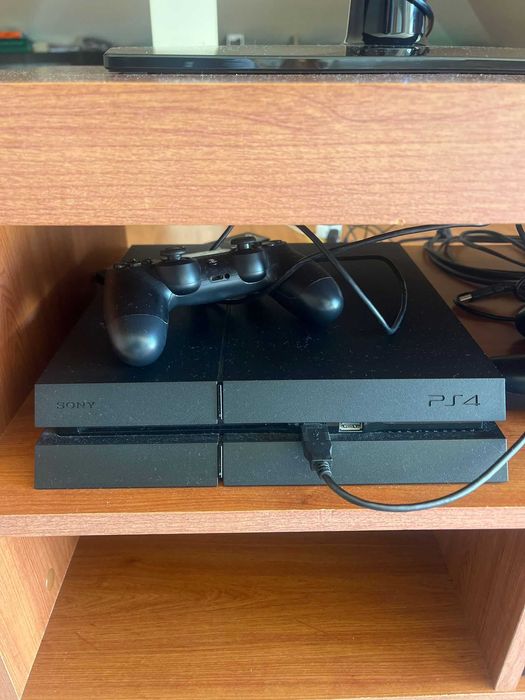 PlayStation 4 500GB Modelo FAT + 1 Comando Original – Tudo a funcionar