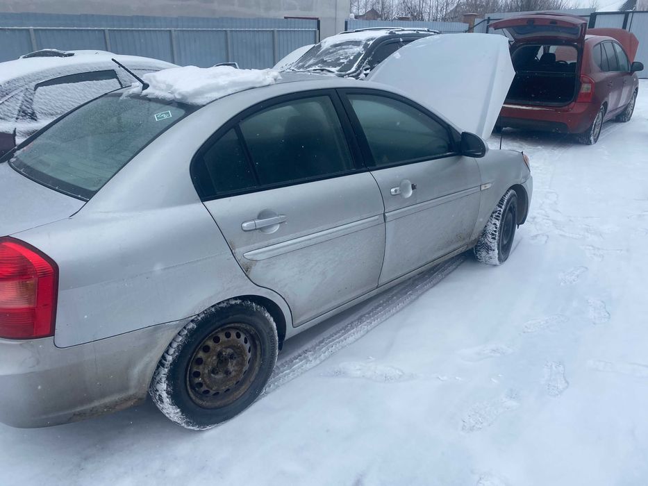 Двері  HYUNDAI ACCENT хундай акцент
