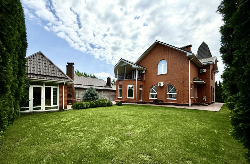 Будинок у нагірній частині міста, район ресторану «Armenia»