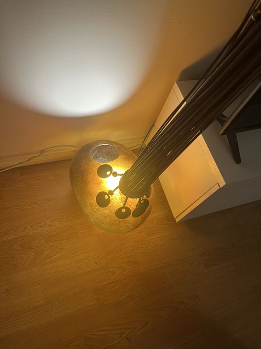 Candeeiro em bom estado