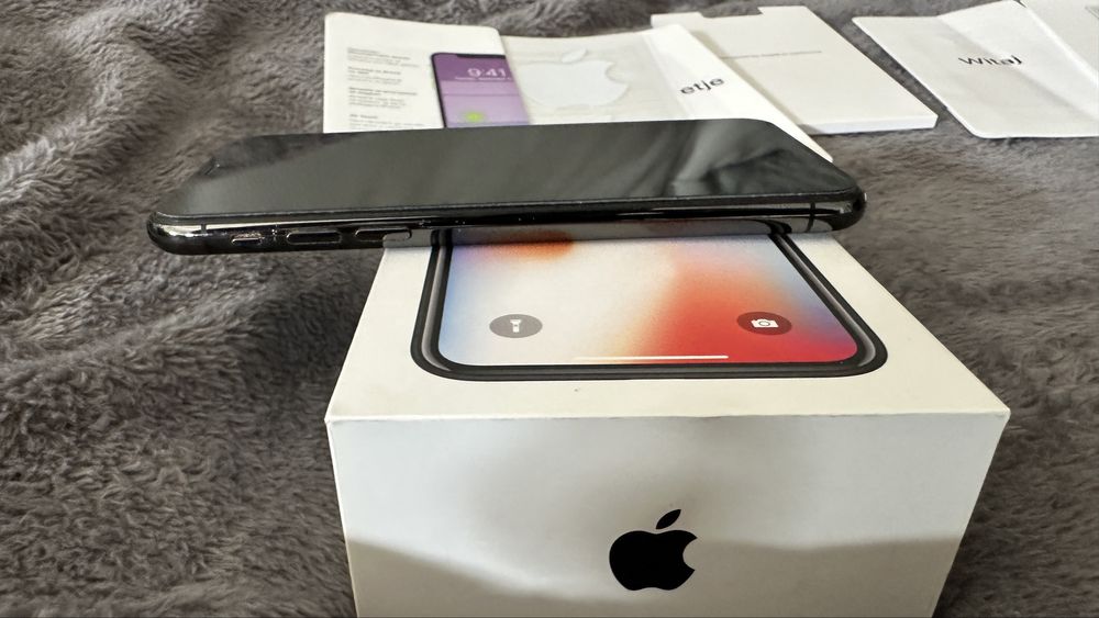 iPhone X 64GB w perfekcyjnym stanie etui Spigen