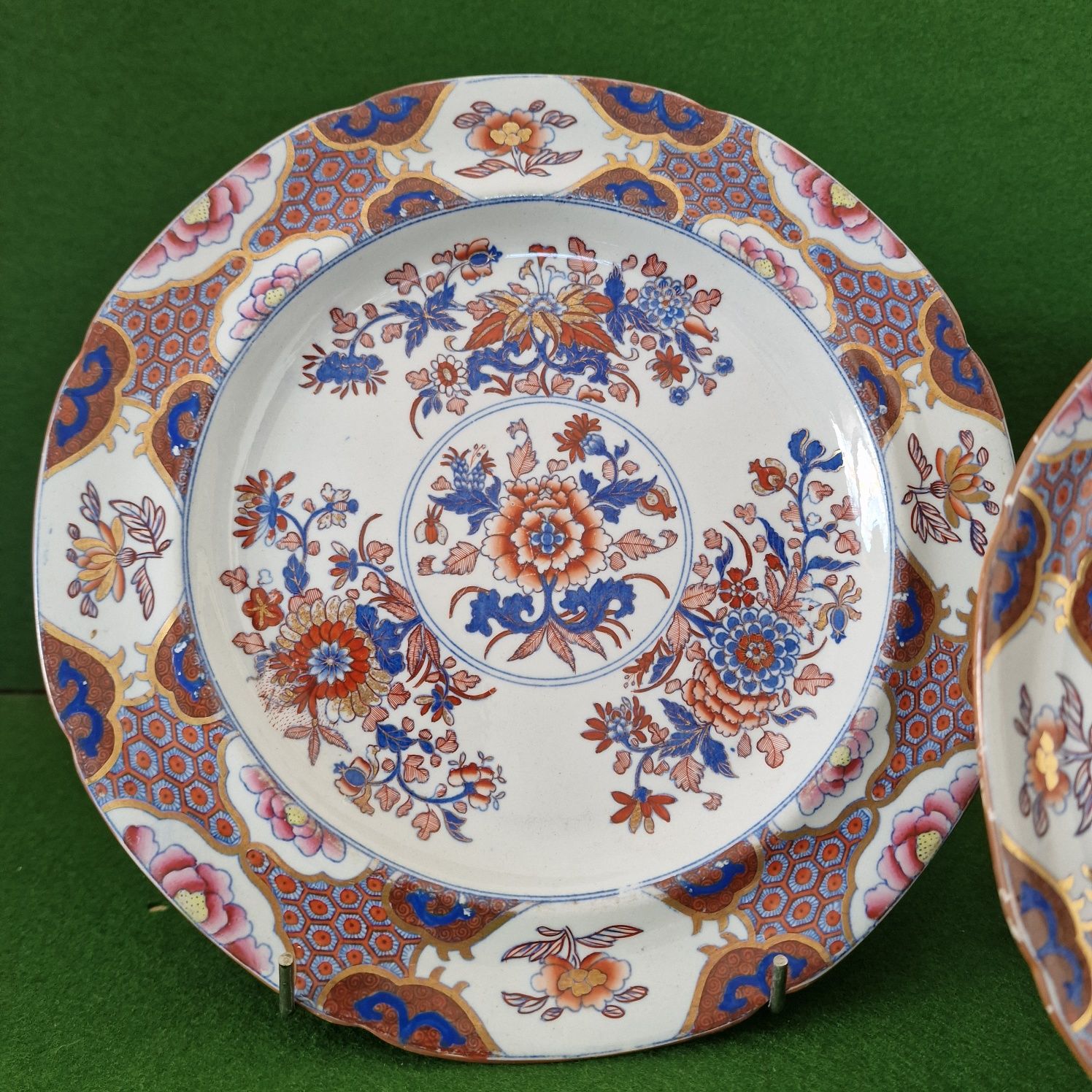 Pratos Spode com decoração imari