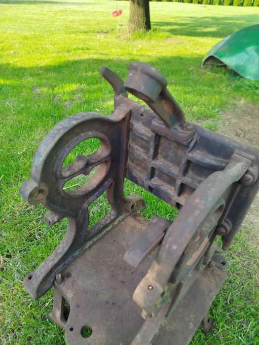 stara zabytkowa zeliwna podstawa do maszyny drukarskiej LMW