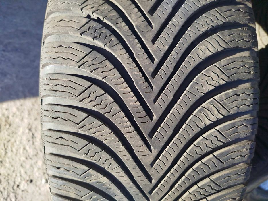 Резина зимова Michelin 225/45 R17 комплект