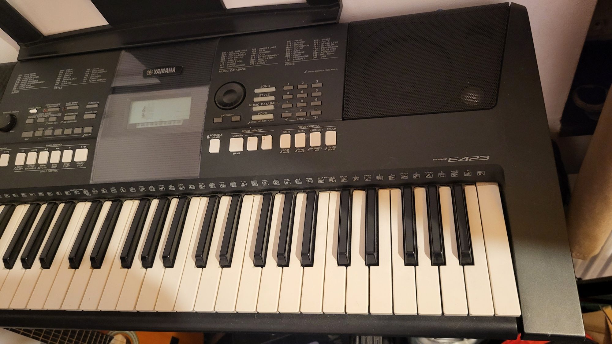 Keyboard Yamaha e423