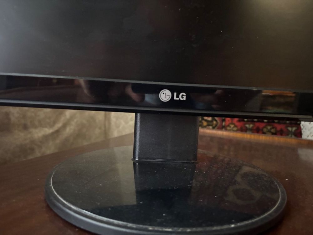 Монітор LG Flatron W2242T
