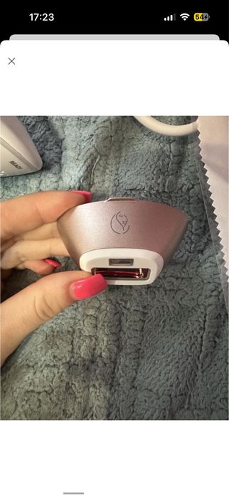 Фотоепілятор Philips Lumea 7000