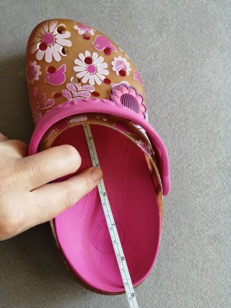 Crocs, długość wkładki 22.