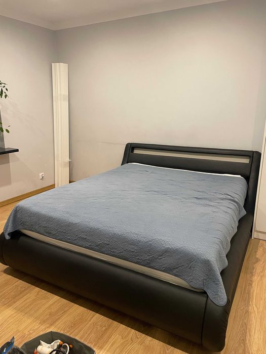Łóżko 160cmx200cm (bez materaca)