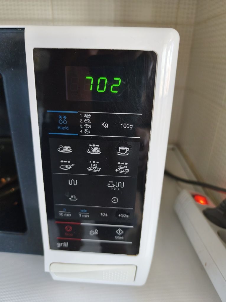 Microondas Samsung GE732K 20L