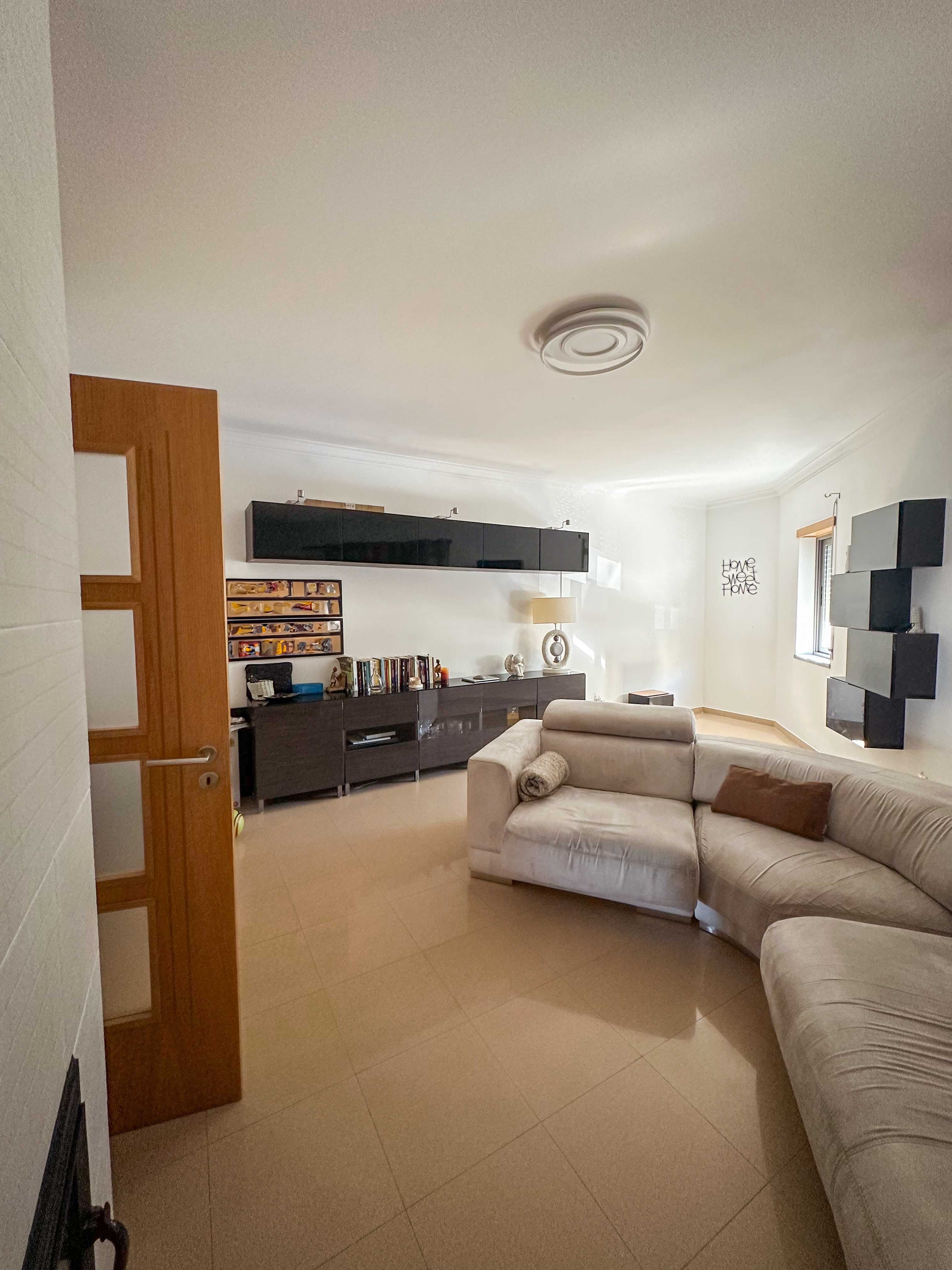 VENDE-SE T4 com 190 m2 e garagem em Beja Urb. Moinhos de Santa Maria