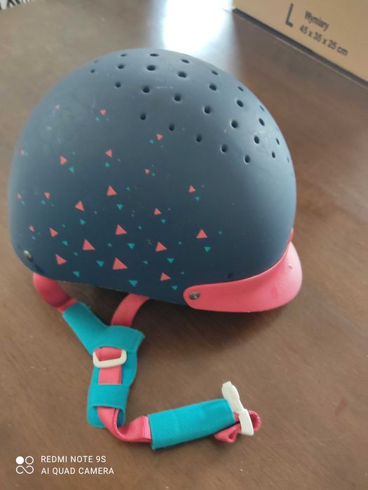 Kask jeździecki z Decathlonu XS