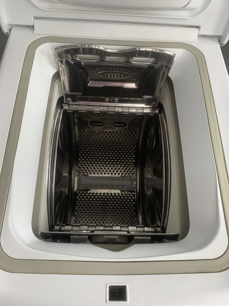 Продам пральну машину Ariston Hotpoint AVTF109,5 кг. Вузька, гарантія.