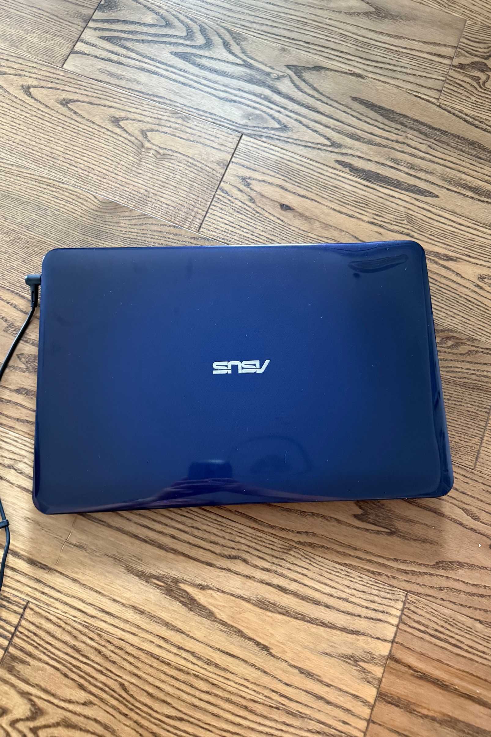 Laptop Asus F555L (uszkodzony)