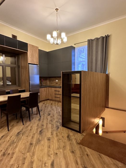 Продається двох кімнатна+ кухня студія+ підвал з Сауною і кімнатою