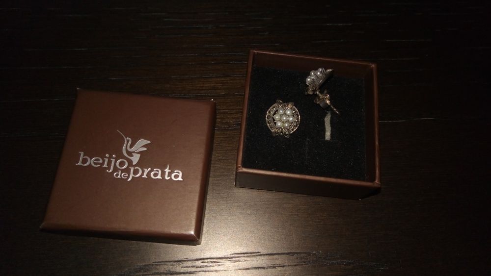 Conjunto Brincos prata com pérolas pequenas