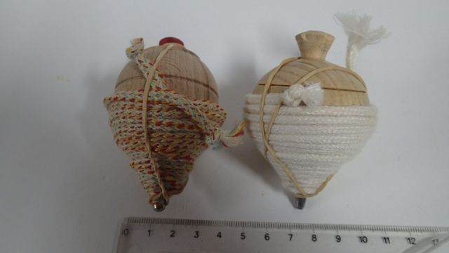 Pião antigo em madeira