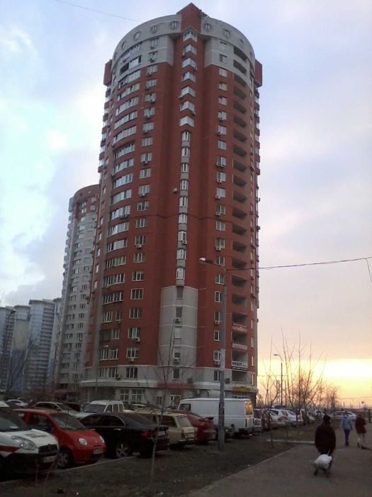 Продам 2-х комнатную квартиру 80 м2 ул.Ахматовой 45