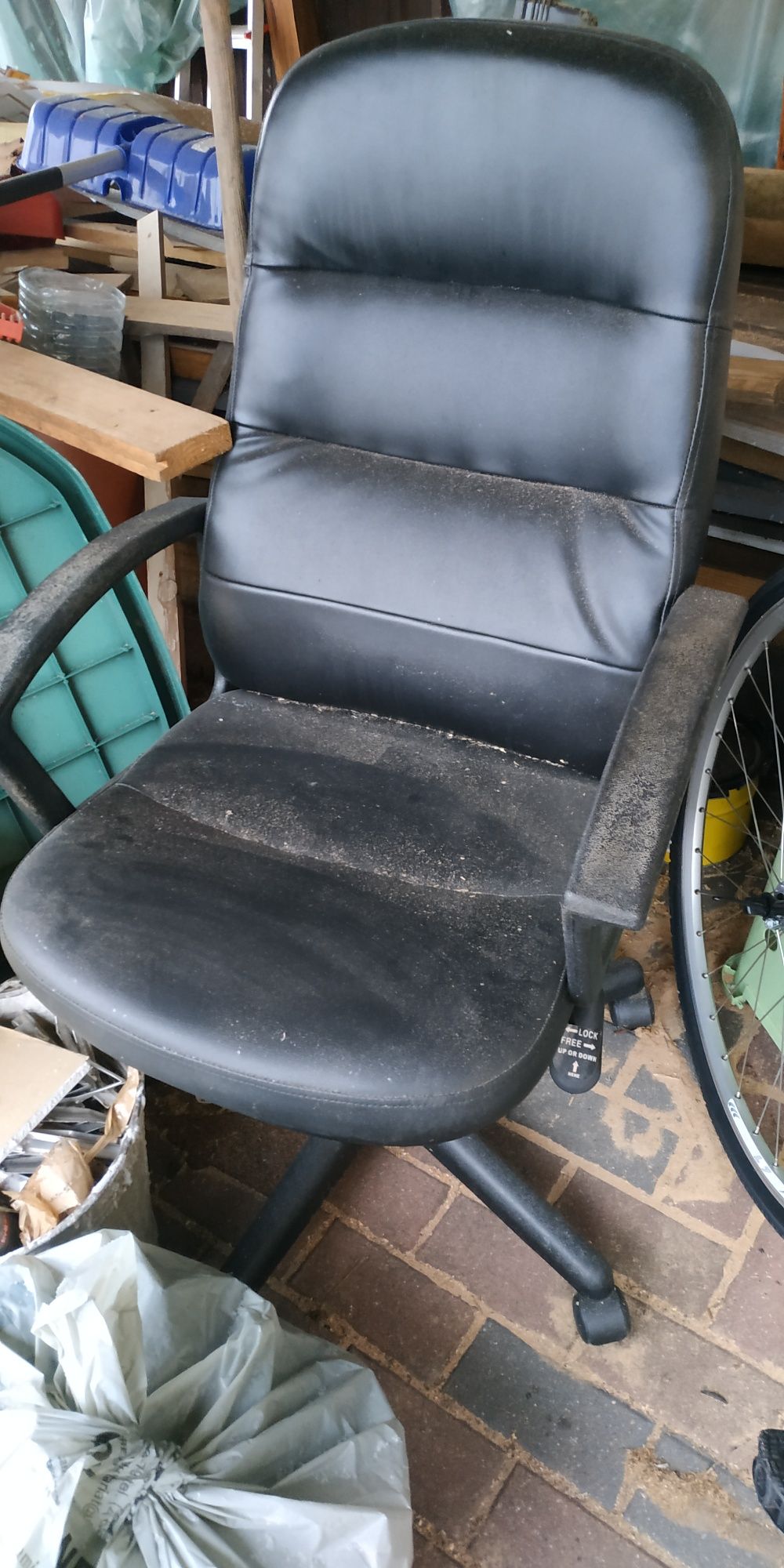 Krzesło skórzane.