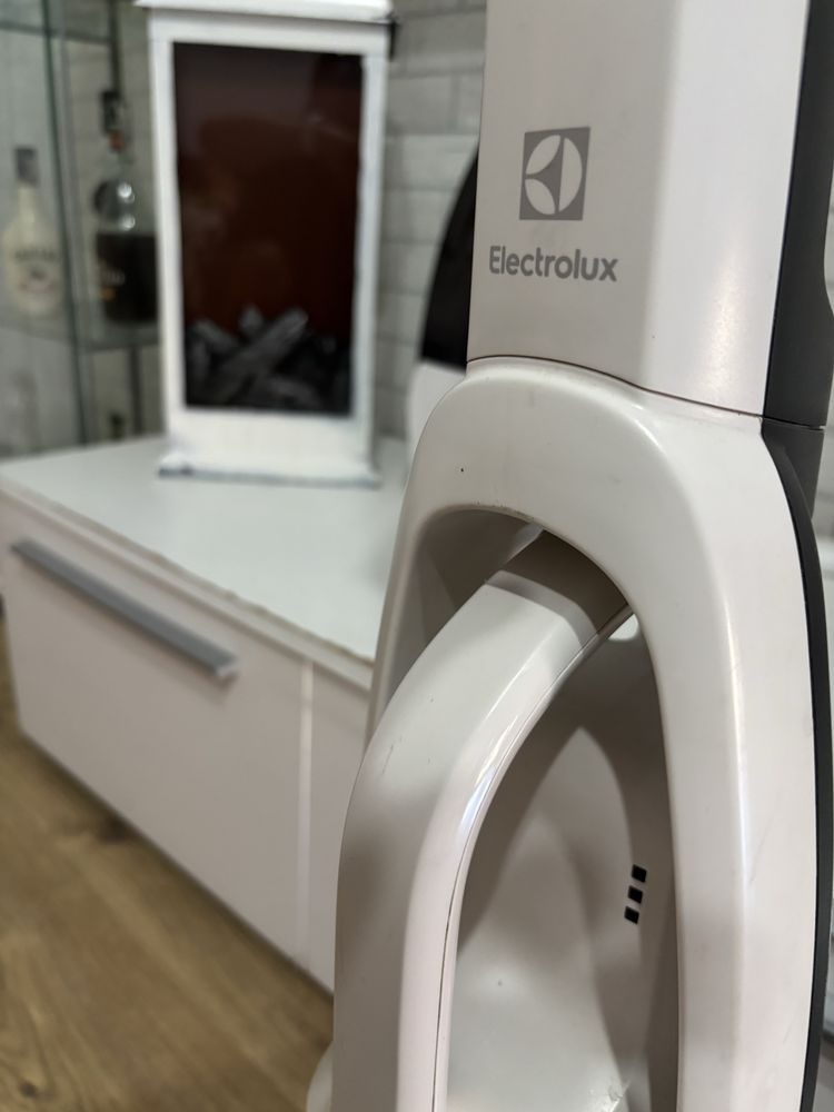 Odkurzacz bezprzedowody Pionowy Electrolux Well Q6 Led Okazja Cenowa!