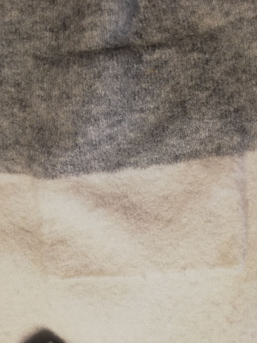 Sweter z kieszeniami