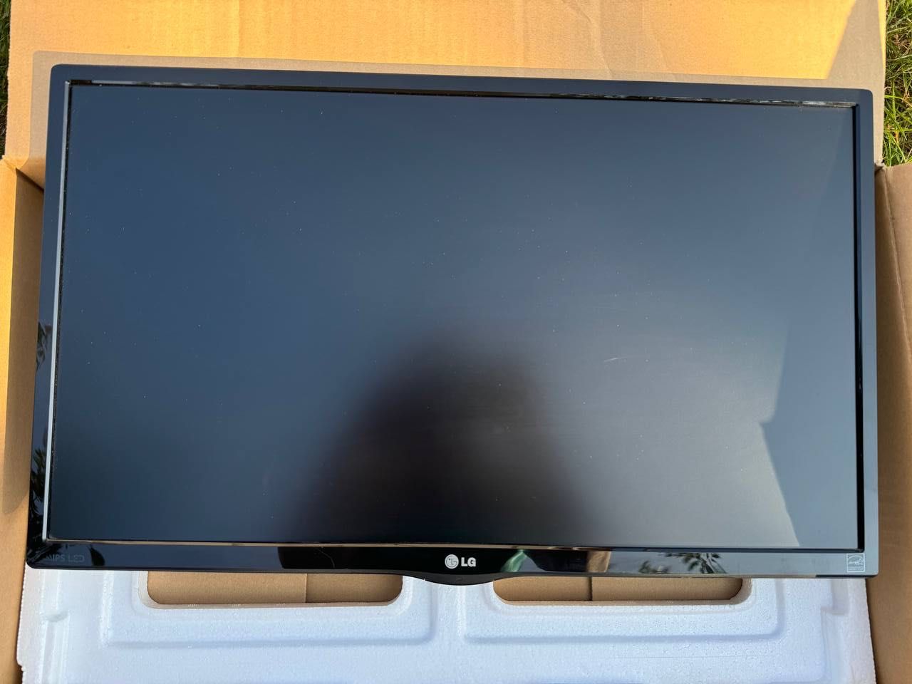 Монітор 23.8” FullHD LG 24MP57HQ-P. VGA і HDMI кабелі. Камера Logitech