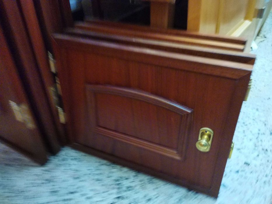 Portas Mogno roupeiro outros