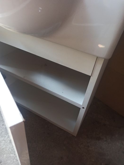 Szafka wisząca z umywalka Cersanit do łazienki