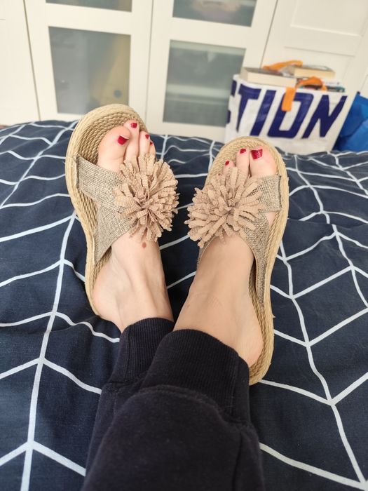 Buty kapcie damskie używane