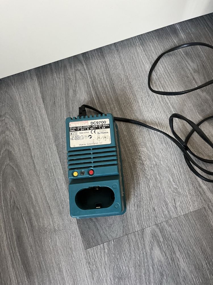 Зарядний пристрій Makita DC9700 7.2-9.6v