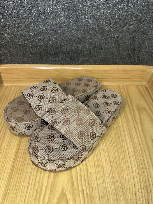 Жіночі шльопанці а-ля Gucci розмір 38