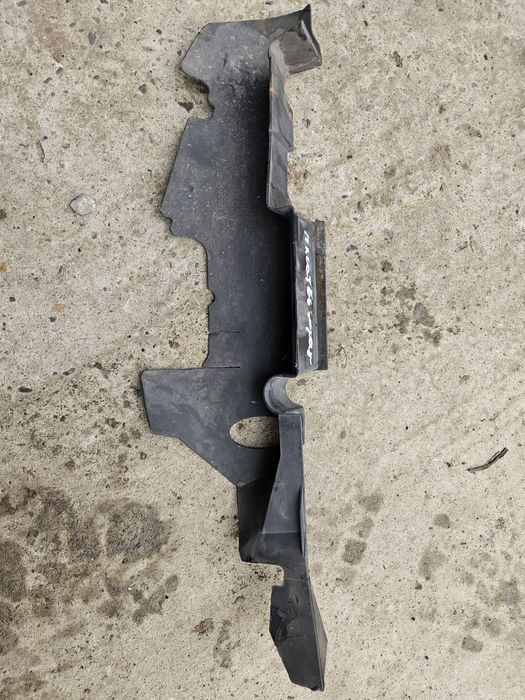 Вольсваген Пассат Б5 Пластик дефектом радіатора Volkswagen Passat B5