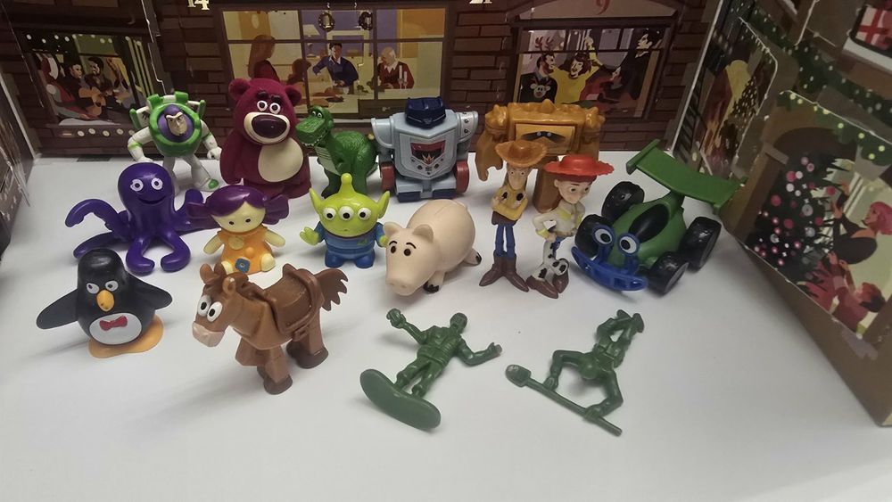 Продам полную серию истории игрушек