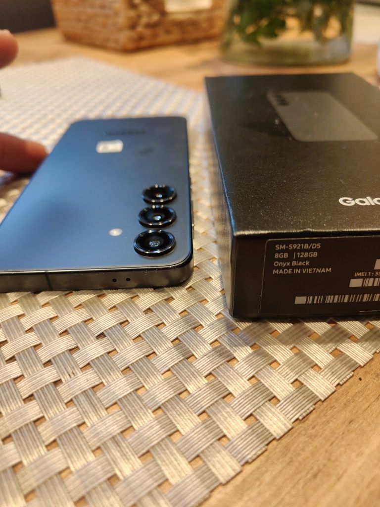 Samsung Galaxy S24 8/128GB Stan bardzo dobry(serwisowany CDTI Polska)