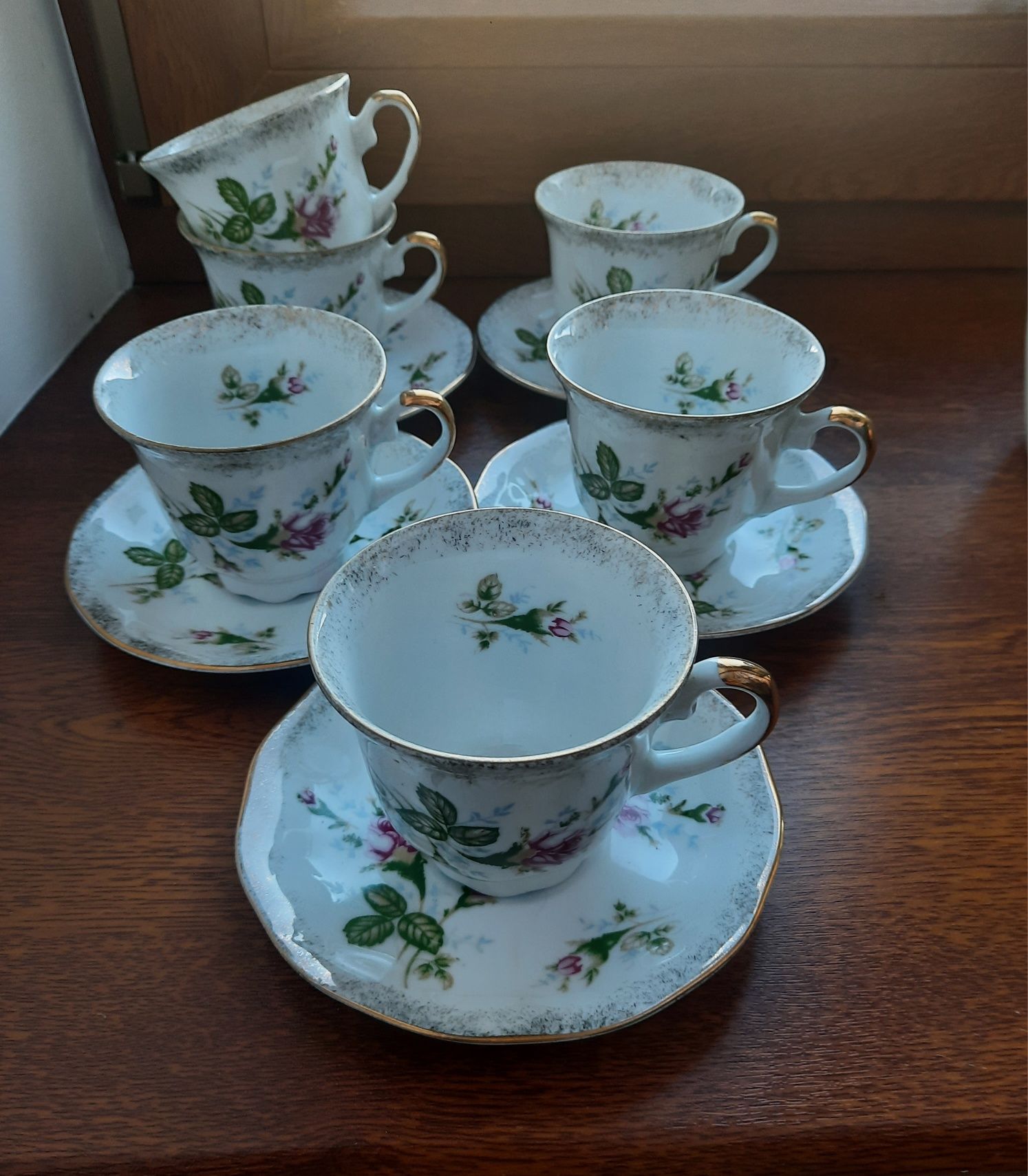 Chodzież porcelanowe filiżanki z talerzykami prl