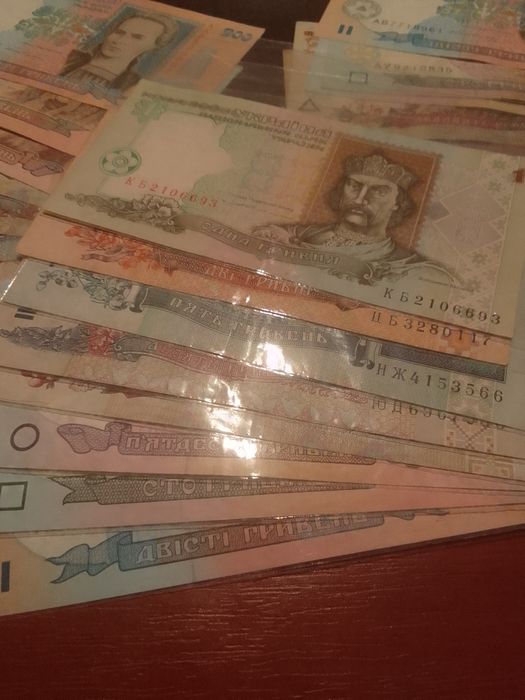 Продам банкноти України.