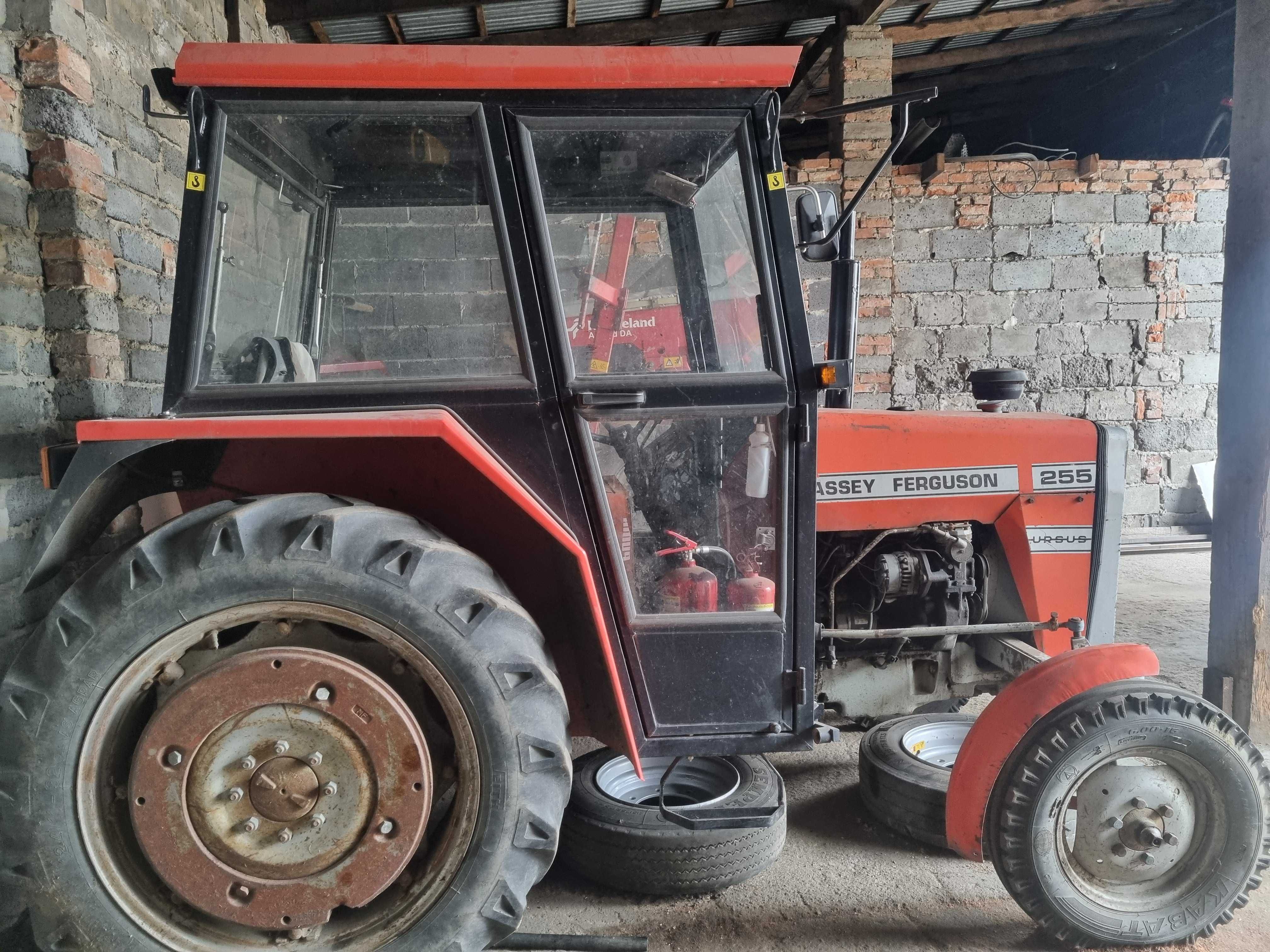 Massey Ferguson 255