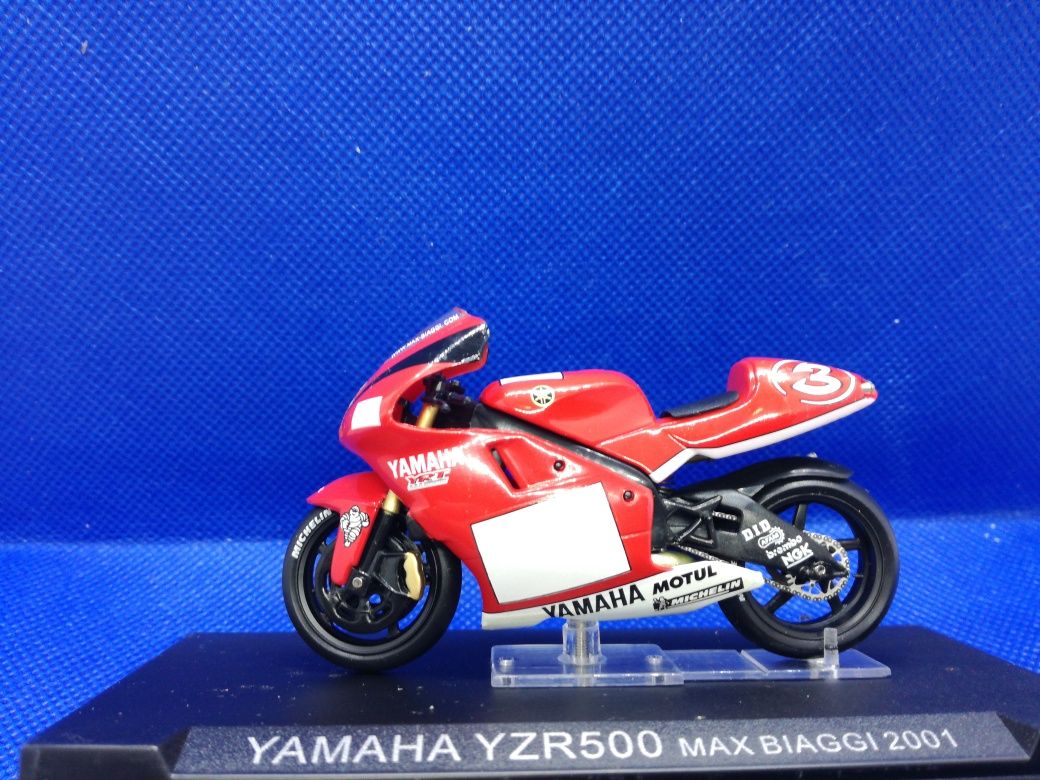 N. 102 Miniaturas Moto GP escala 1/24 estado novo 8 modelos