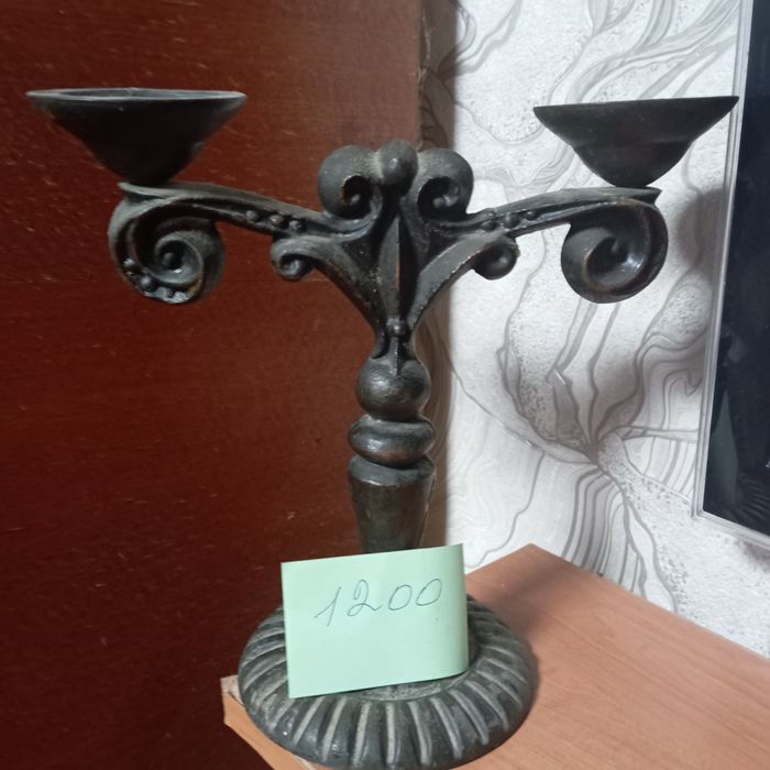 Попільнички,статуетки, підсвічники -бронзові.