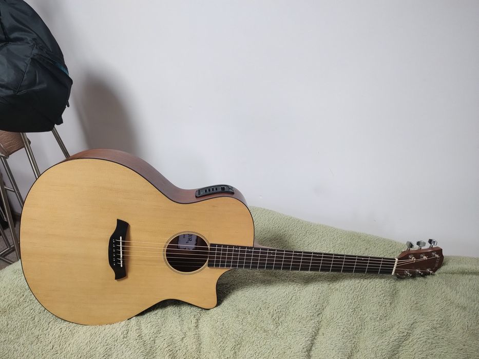 Baton Rouge Noir N1LS/ACE gitara elektroakustyczna Świetny instrument