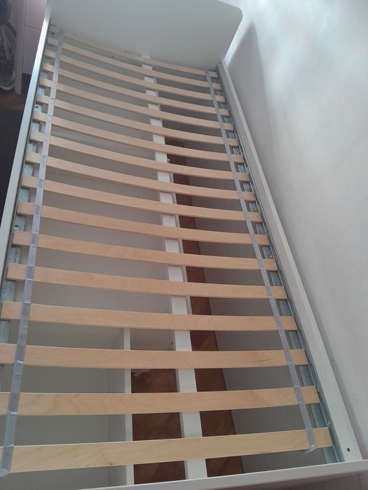 Cama de solteiro, estrato e 4 gavetas incluido