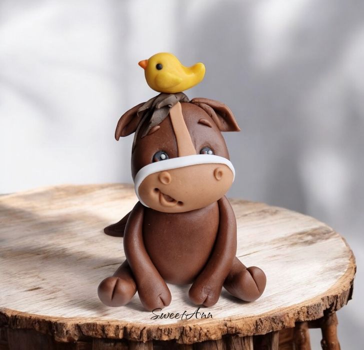 Konik dekoracja na tort