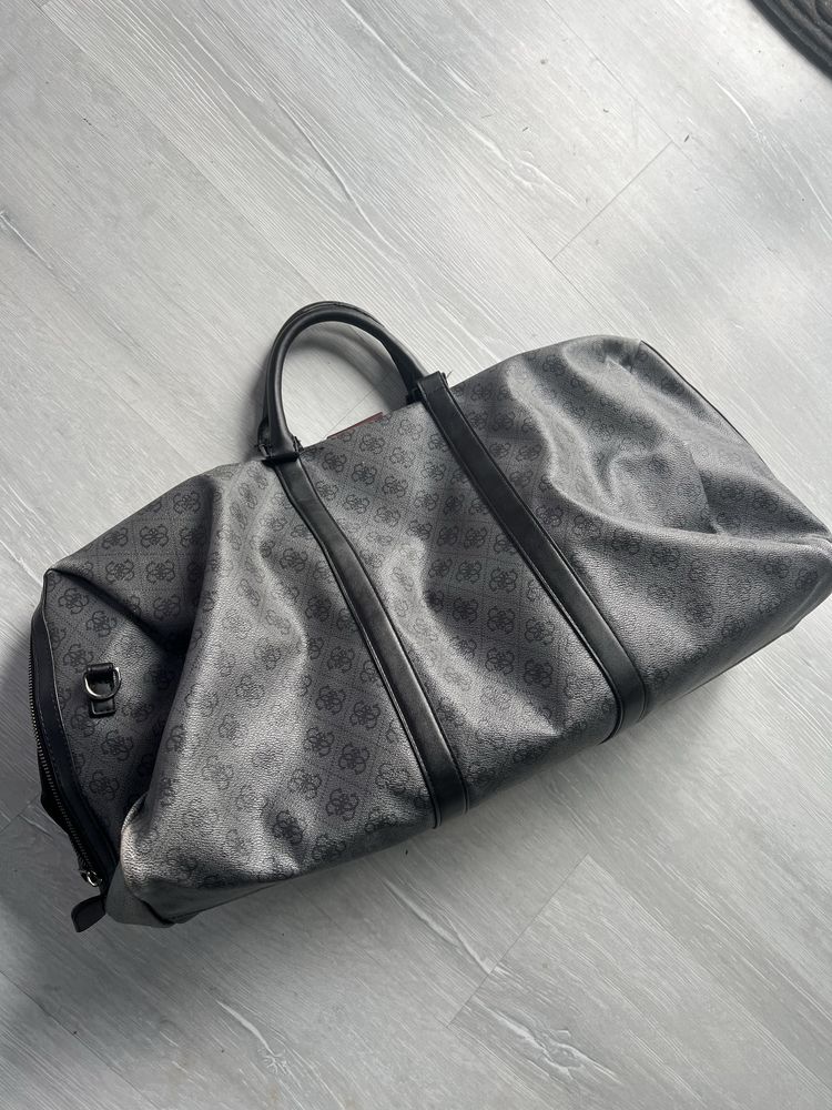 Продам сумка дорожная , спортивная Guess
