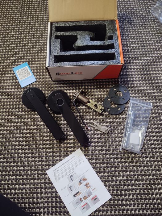 Розумний кодовий замок-ручка з відбитком пальця.

Кілька способів розб