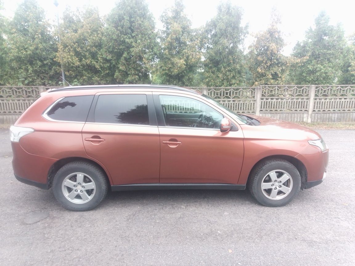 Mitsubishi Outlander 2012r. 2.0 Ben.+ Gaz. 7 osób