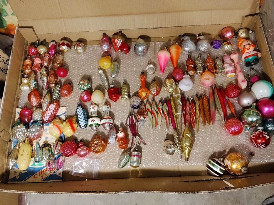 Новогодние игрушки  домики , зверята , шишки