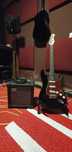 Guitarra Elétrica + Amplificador Roland + Suporte