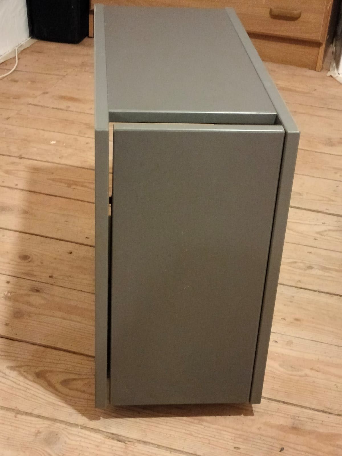 Suporte Ikea para torre de PC